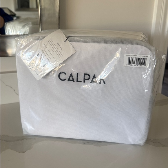 NWT Calpak Large Clear Cosmetic Case - Black - Picture 8 of 8